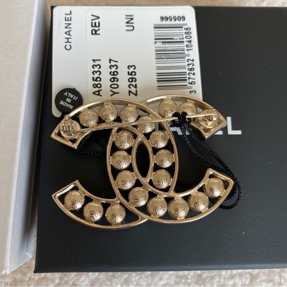 Chanel Pearl and Crystal brooch, gold tone - Picture 3 of 14